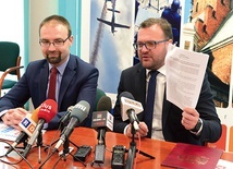 O nowościach poinformowali na konferencji prasowej Mateusz Tyczyński (z lewej) i Radosław Witkowski.