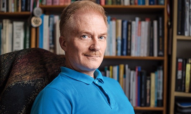 Philip Earl Steele – obywatel USA mieszkający w Polsce, historyk, prezbiterianin. Przygotowuje książkę pt. „Izrael i chrześcijanie ewangelikalni: Alians z Bożego nadania”.