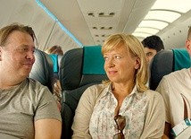 Nicolas Bro, jako gadatliwy podróżny,  oraz Dorota Segda i Artur Żmijewski jako stateczne małżeństwo wracające z wakacji.