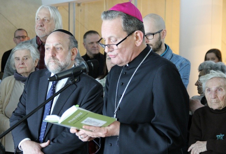 Bp Rafał Markowski, przewodniczący Komitetu KEP ds. Dialogu z Judaizmem, i naczelny rabin Polski Michael Schudrich odmówili Psalm 122