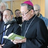 Bp Rafał Markowski, przewodniczący Komitetu KEP ds. Dialogu z Judaizmem, i naczelny rabin Polski Michael Schudrich odmówili Psalm 122