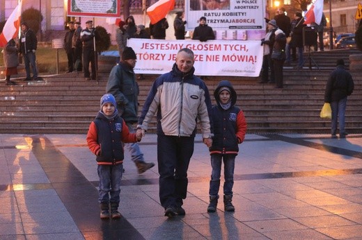 Obrońcy życia pikietowali na placu Chrobrego w Bielsku-Białej