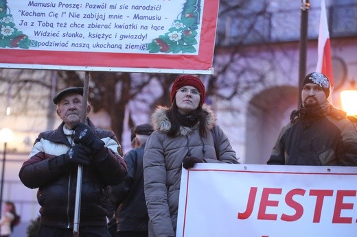 Obrońcy życia pikietowali na placu Chrobrego w Bielsku-Białej