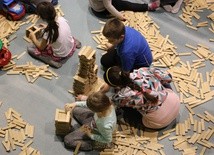Dzieci do dyspozycji miały aż 25 tys. drewnianych klocków