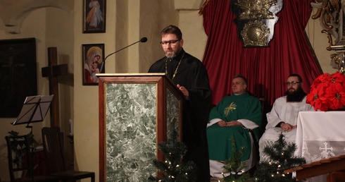 Ks. Dariusz Jóźwik, proboszcz prawosławnej parafii św. Mikołaja, w trakcie wygłaszania homilii
