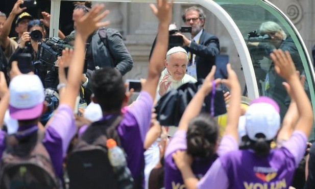 Papież do młodych: serca nie można „fotoszopować”