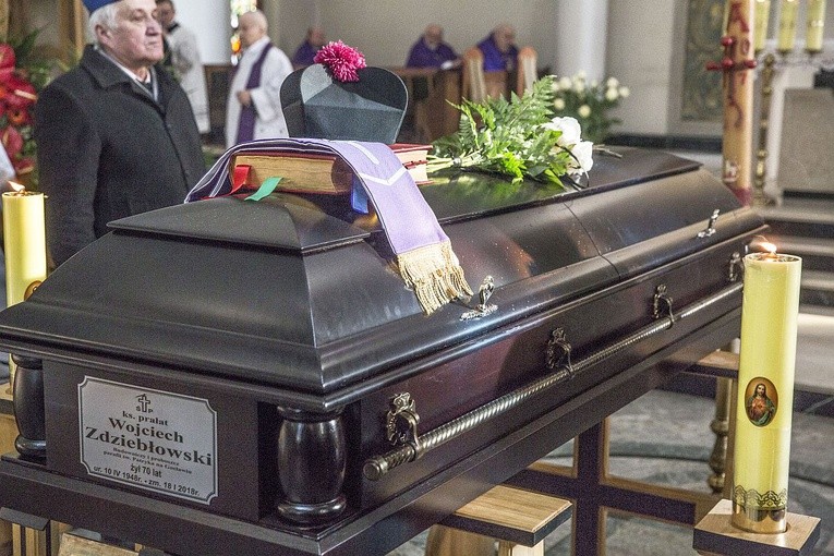 Pogrzeb ks. Wojciecha Zdziebłowskiego