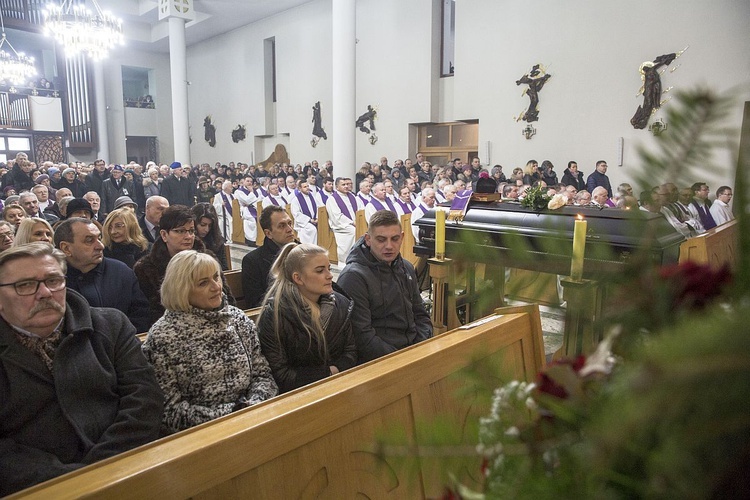 Pogrzeb ks. Wojciecha Zdziebłowskiego