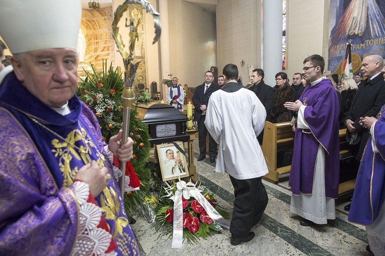 Pogrzeb ks. Wojciecha Zdziebłowskiego