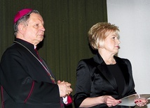 ▲	Biskup radomski wręczył nominację Teresie Połeć, nowej prezes Diecezjalnego Instytutu Akcji Katolickiej.