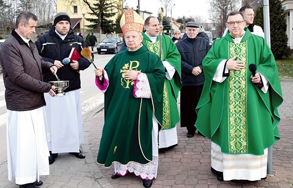 ▲	Pasaż poświęcił bp Henryk Tomasik.