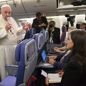 Papież wyjaśnił wątpliwości co do ślubu w samolocie