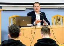 ▲	Rabin Wojciechowicz wygłosił prelekcję na Wydziale Teologicznym UO.