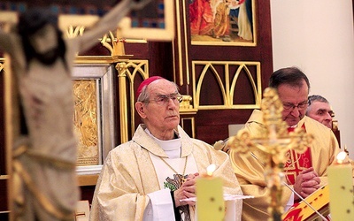 ▲	Mszy św. w kaplicy św. Sebastiana przewodniczył abp Alfons Nossol.