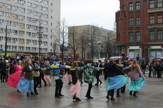 Polonez na rynku w Rudzie Śląskiej 