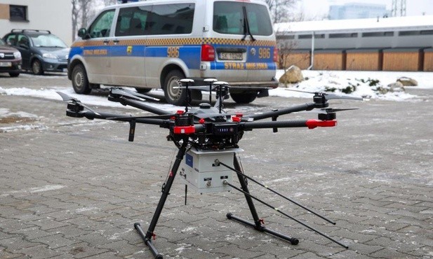 Katowice: dron bada dym z kominów