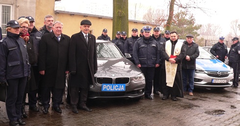 Skierniewicka Policja otrzymała nowe samochody zakupione w ramach projektu „Bezpiecznie na drogach”. 