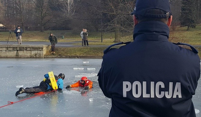 Akcja ratunkowa na lodzie [GALERIA]