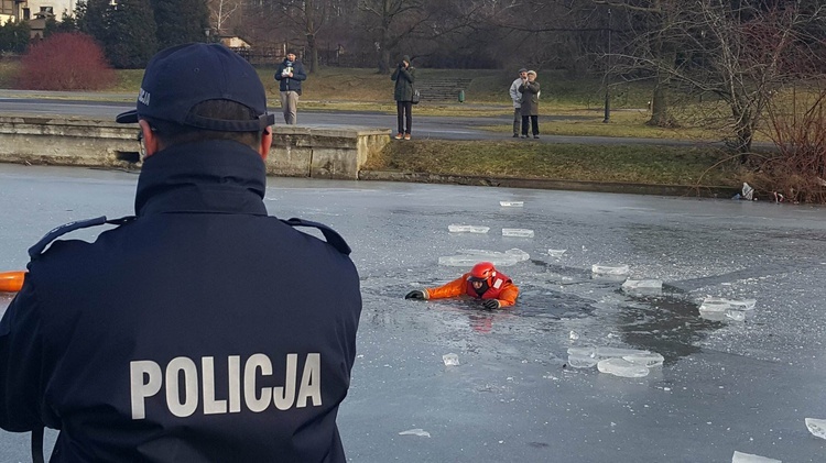 Pokaz ratownictwa na lodzie w Parku Śląskim 