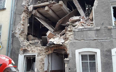 Wybuch gazu zniszczył kamienicę w Mirsku