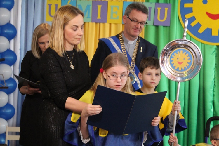 Ceremonia wręczenia orderu uśmiechu dla s. Łucji 