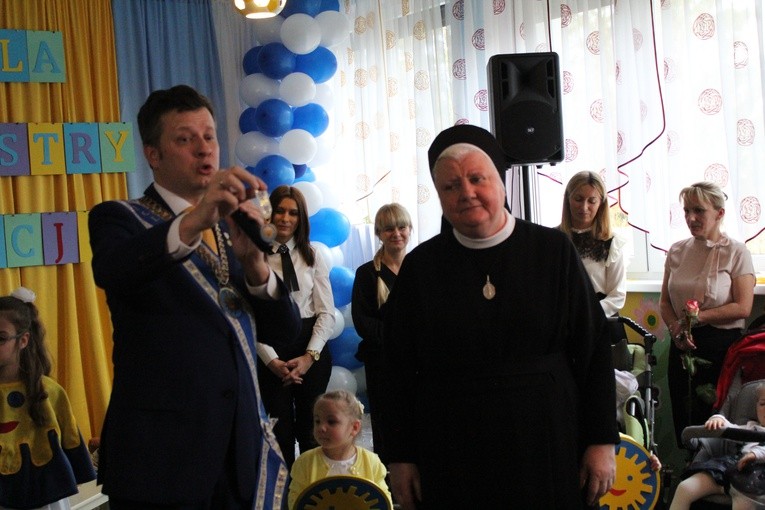 Ceremonia wręczenia orderu uśmiechu dla s. Łucji 