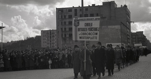 Defilada z okazji I rocznicy wyzwolenia Gdyni