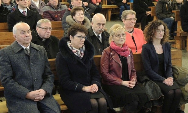 Przyjaciele i wolontariusze dr Anny Byrczek w kościele NMP Królowej Polski