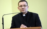 Ks. Jan Frąckowiak pochodzi z Archidiecezji Poznańskiej. W Rzymie obronił pracę doktorską na temat Bożego gniewu. 