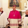 Modlitwę Pańską odmówili: (od lewej) bp Adrian Korczago, bp Roman Pindel i ks. prał. Adam Drożdż.