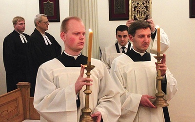 W nabożeństwie wzięli udział chrześcijańscy duchowni z Polski i Niemiec, zaproszeni goście i oczywiście klerycy.