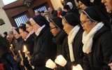 180 sióstr i 120 zakonników