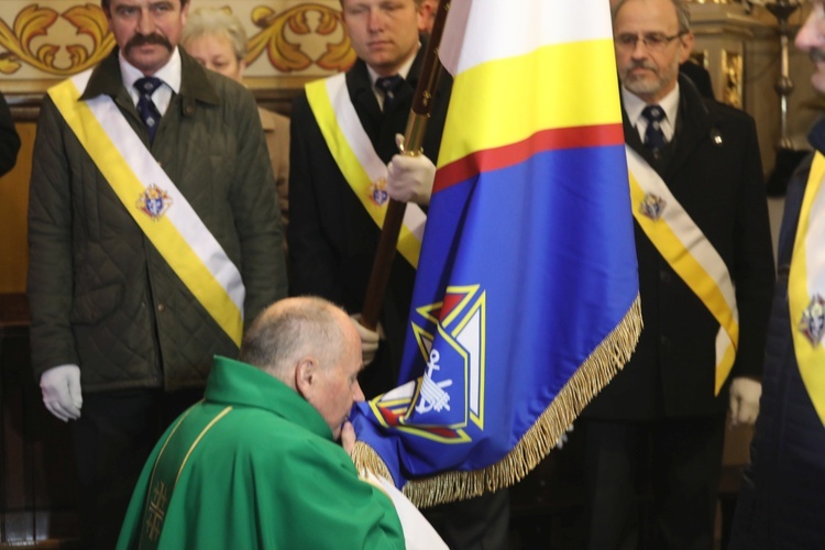 Poświęcenie sztandaru Rycerzy Kolumba w Gilowicach