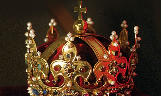Rekonstrukcja korony Chrobrego, służącej  do koronacji polskich królów. Wykonano ją na podstawie rysunków Wernera oraz lustracji skarbca koronnego z 1792 roku.