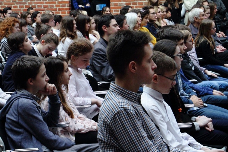 Projekt "Młodzi dla AK_AK dla młodych"