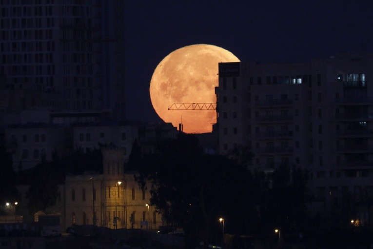 Superksiężyc nad Jerozolimą