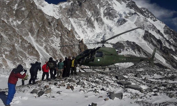 Ratownicy spod Nanga Parbat wrócili do bazy pod K2