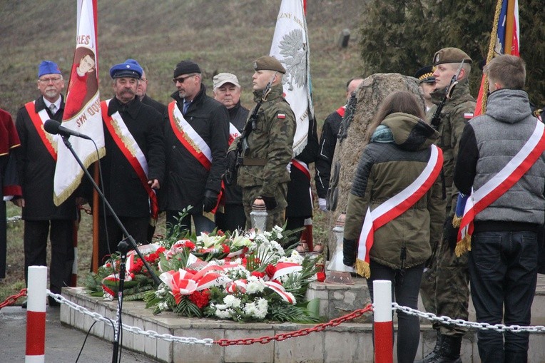 Ciała rozstrzelanych leżały wiele dni przy nasypie