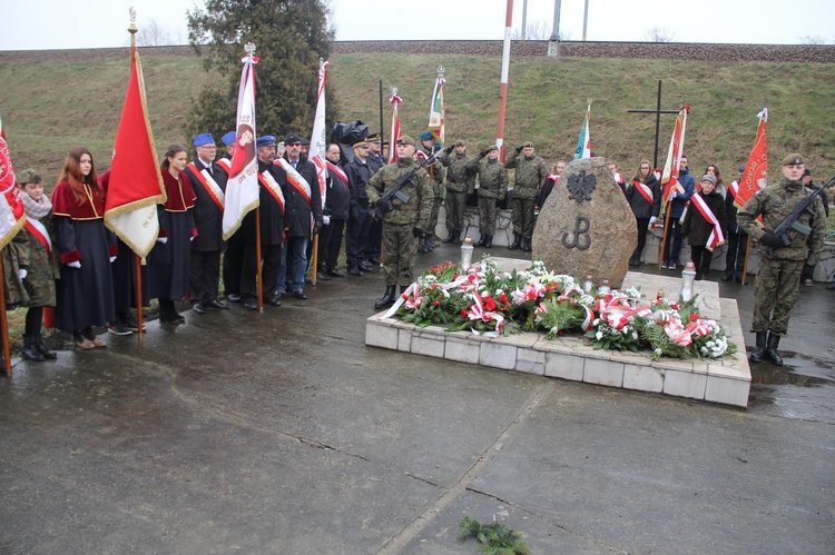 Rocznica rozstrzelania 54 zakładników w Dębicy