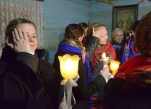 Ludowy obrzęd nakazuje otrzeć twarz płomieniem gromnicznej świecy