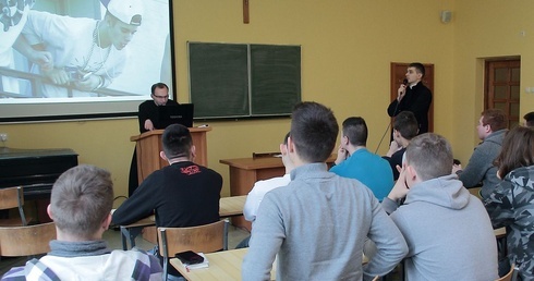 Szukają ideałów, pragną ciszy