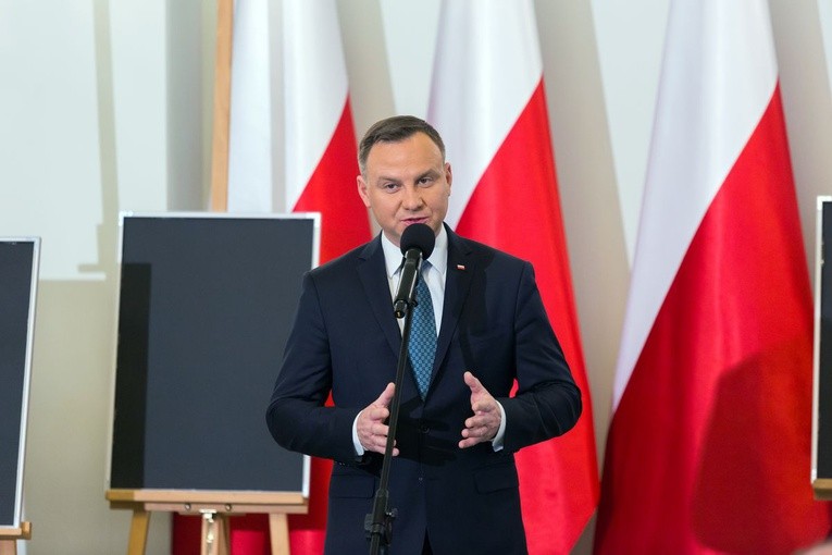 W twarzach, losach tych osób, zawarta jest dramatyczna historia Polski