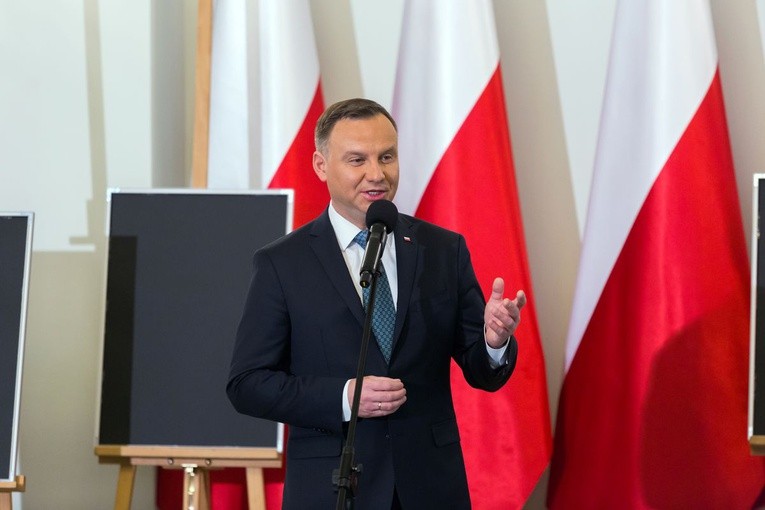 W twarzach, losach tych osób, zawarta jest dramatyczna historia Polski
