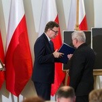 W twarzach, losach tych osób, zawarta jest dramatyczna historia Polski