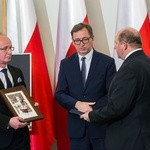 W twarzach, losach tych osób, zawarta jest dramatyczna historia Polski