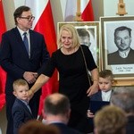 W twarzach, losach tych osób, zawarta jest dramatyczna historia Polski