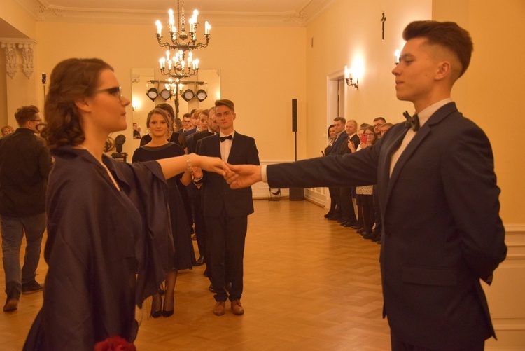 Studniówka w liceum sióstr niepokalanek w Szymanowie