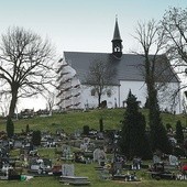 Kościół cmentarny w Lubięcinie przypomina postać  św. Katarzyny Aleksandryjskiej. 