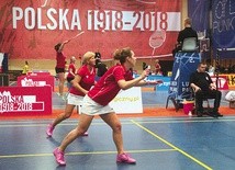 ◄	Emilia Goldwasser i Dorota Grzejdak, reprezentantki Polski w grze deblowej kobiet.