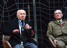 ▲	– Lwów, którego broniłem, jest mi tak samo bliski jak Kraków  – mówi kpt W. Wolny (po lewej).